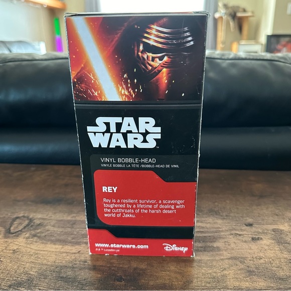 Star Wars The Force Awakens Rey Vinyl Bobble Head, Disney - Picture 2 of 2